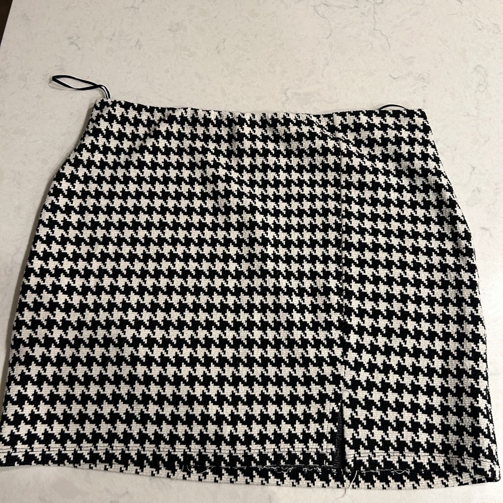 Classic Black and White Houndstooth Skirt